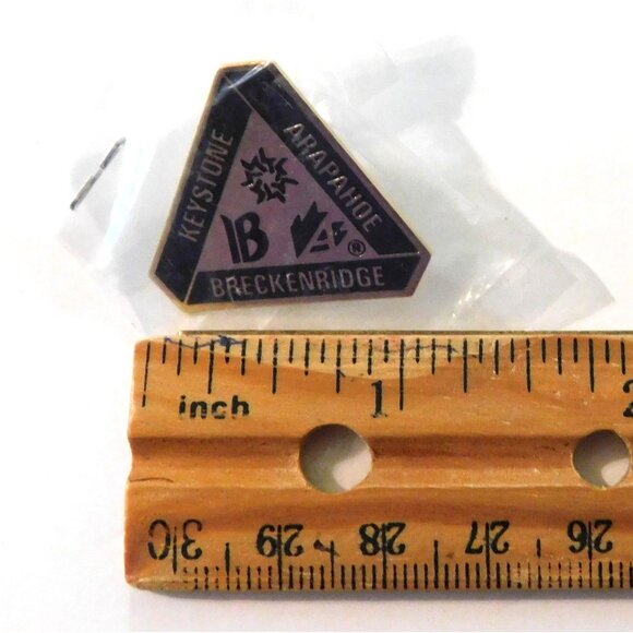 Vintage Keystone Arapahoe Breckenridge Ski Resort Metal Pin Badge - Picture 3 of 3